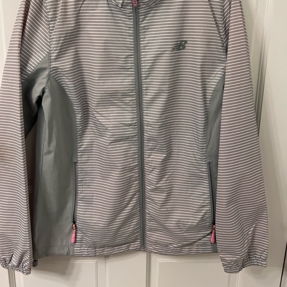 New balance windbreaker - Picture 5 of 6